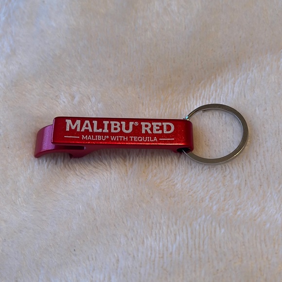💙 Malibu Red Keychain - Picture 1 of 3